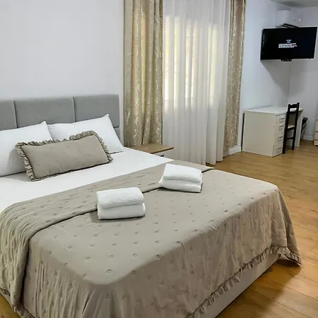 Breeze Albergue